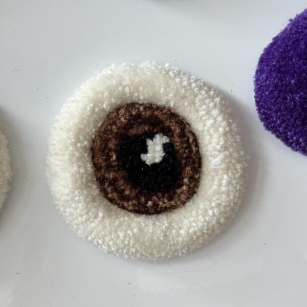 Tufted Brown Eye Magnet