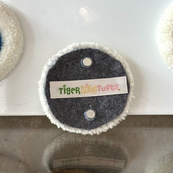 Tufted Green Eye Magnet - Image 3