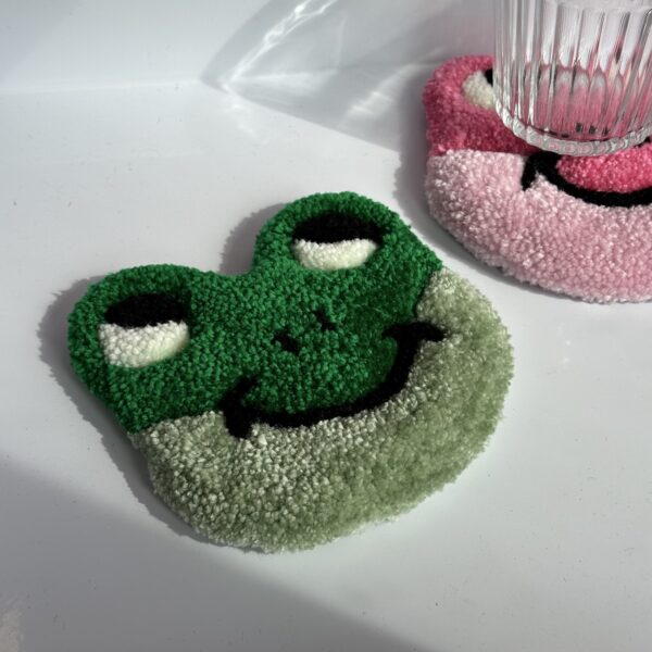 Tufted Green Frog Mug Rug