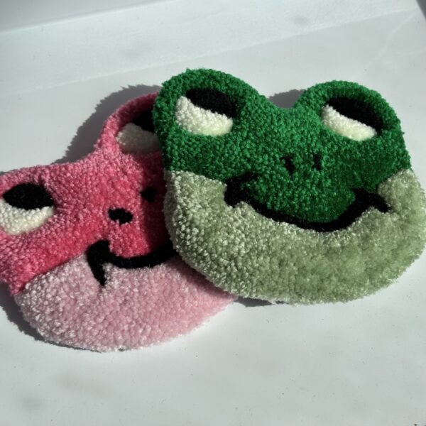 Tufted Green Frog Mug Rug - Image 3